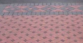 Укладка тротуарной плитки на старое бетонное основание в Дагестанских Огнях в октябре